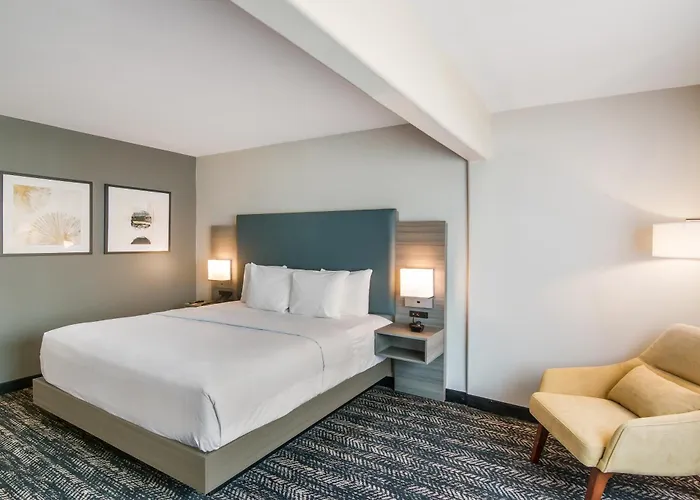 Hourglass Hotel, Ascend Hotel Collection