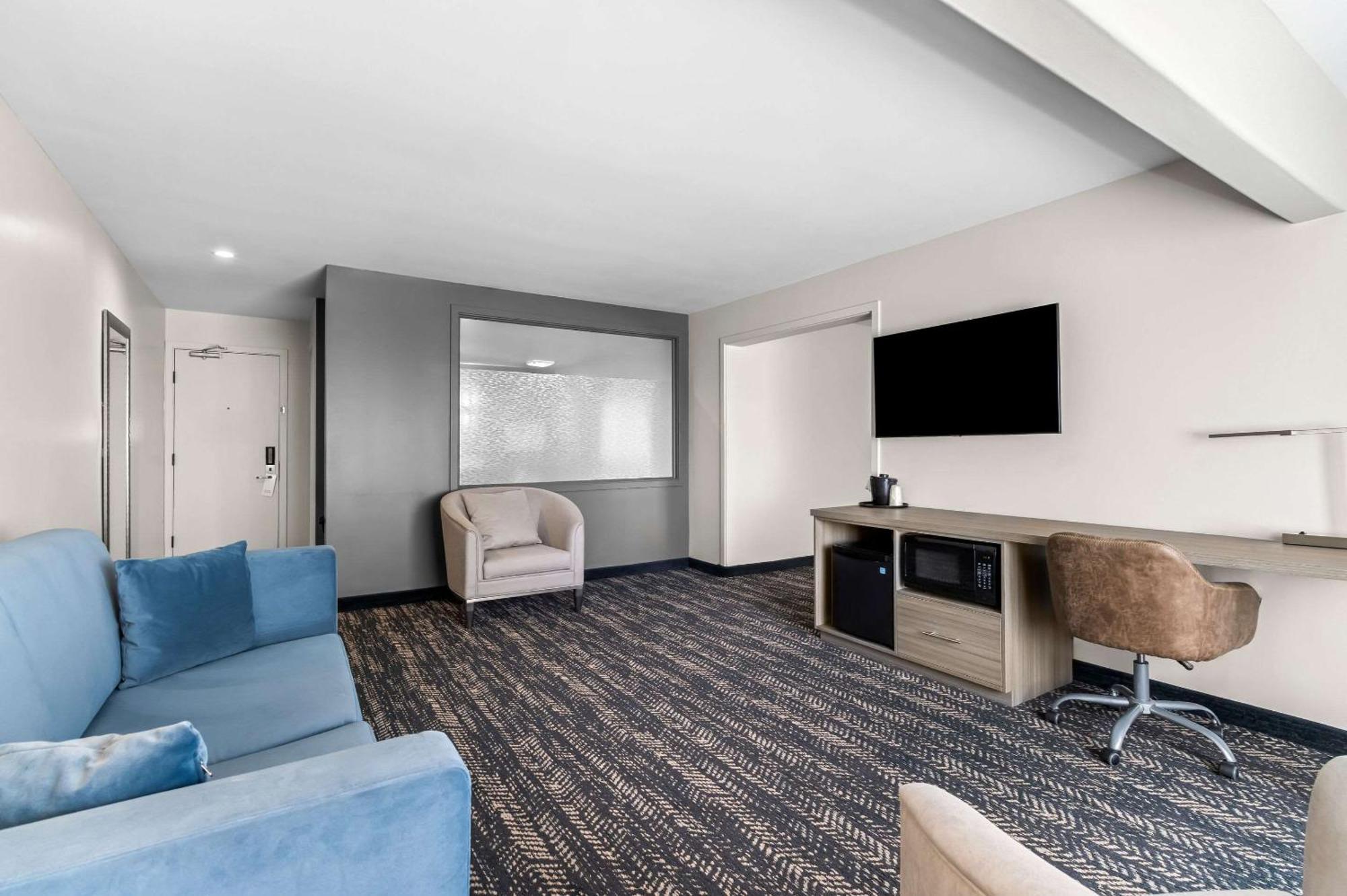 Hourglass Hotel, Ascend Collection 3*