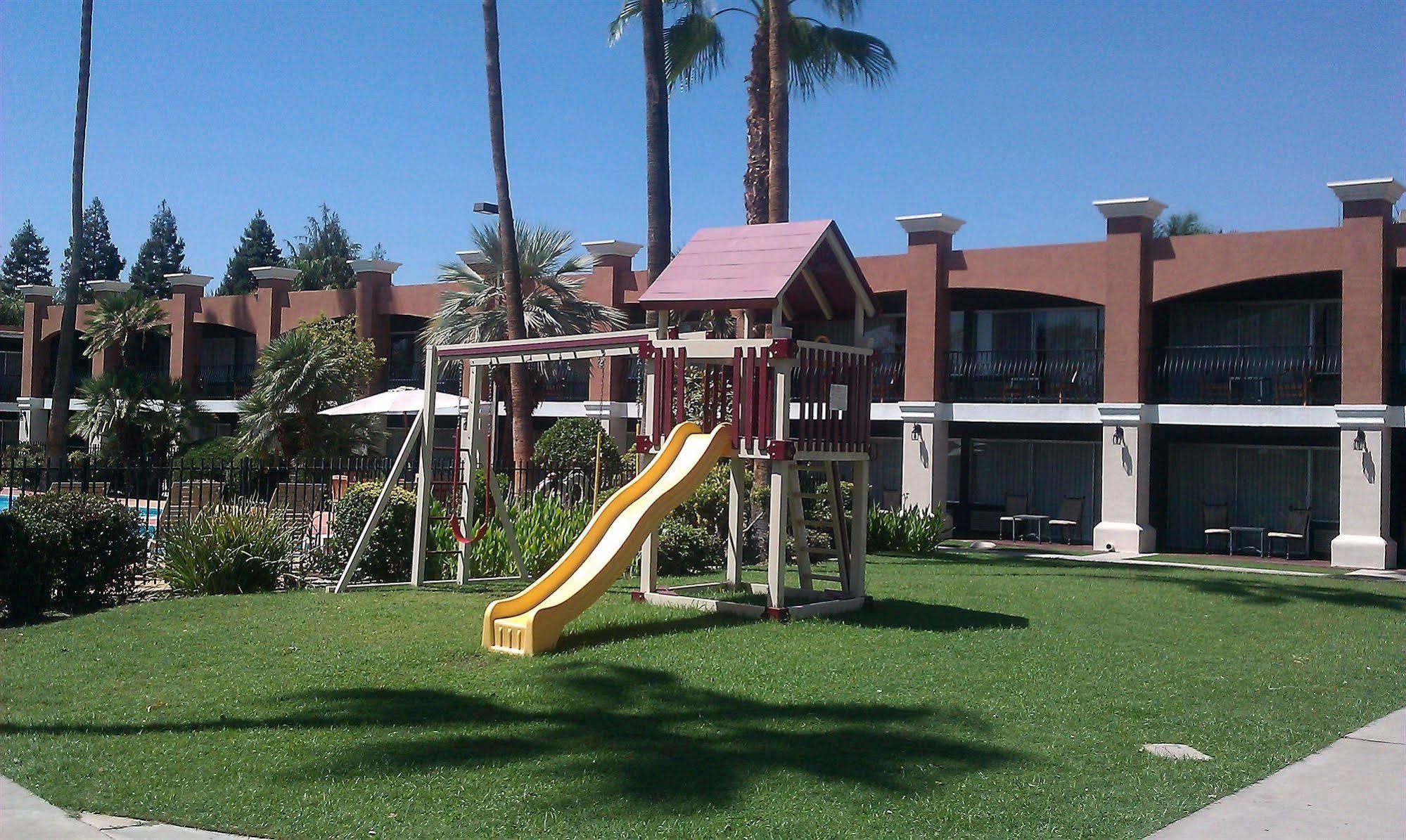Hourglass Hotel, Ascend Collection 3*