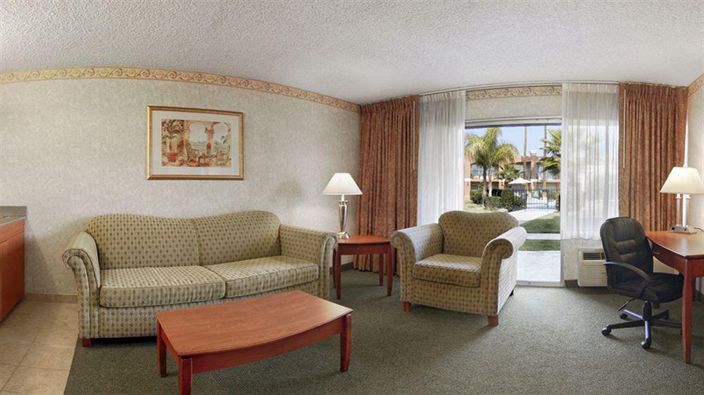 Hotel Rosedale Bakersfield